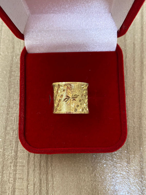 Anel com chapa de ouro  com estrela