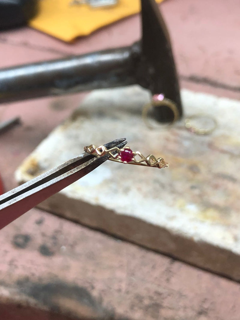 Anel Solitario em Ouro  416 AS01